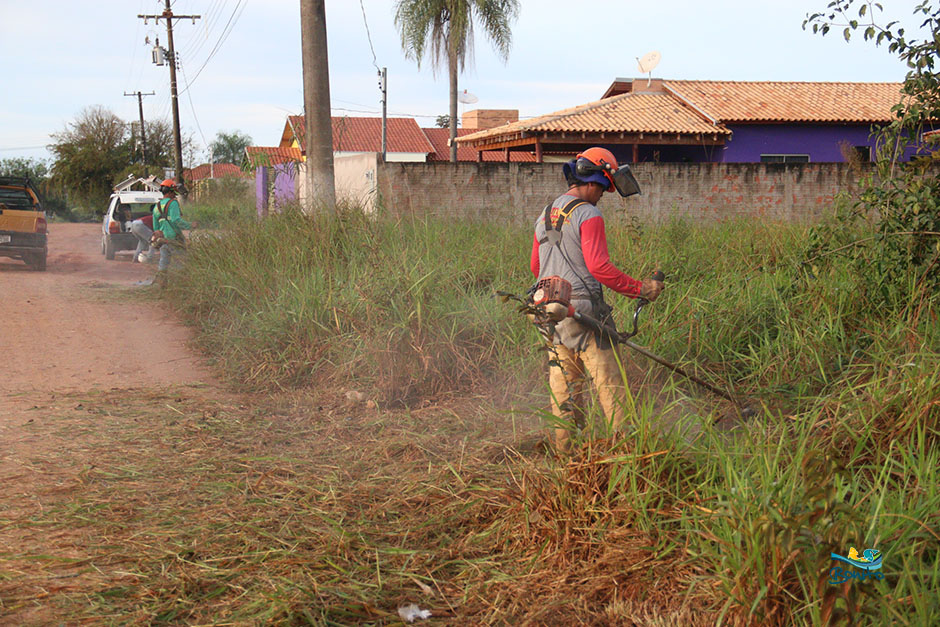 Prefeitura Inicia Ação de Limpeza em Bairros da Cidade