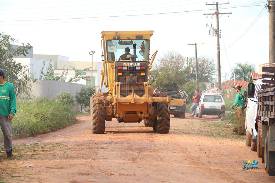 Prefeitura Inicia Ação de Limpeza em Bairros da Cidade