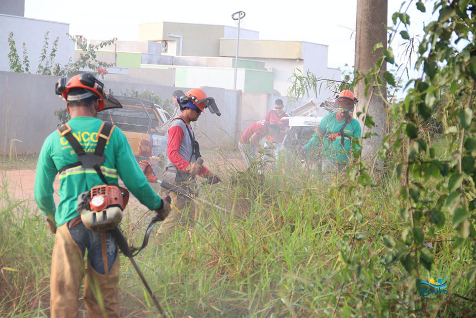 Prefeitura Inicia Ação de Limpeza em Bairros da Cidade