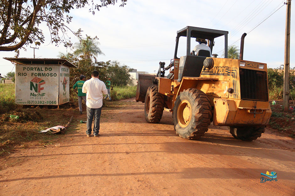 Prefeitura Inicia Ação de Limpeza em Bairros da Cidade