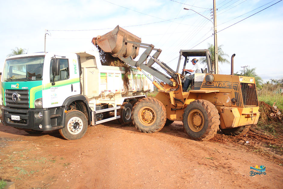 Prefeitura Inicia Ação de Limpeza em Bairros da Cidade