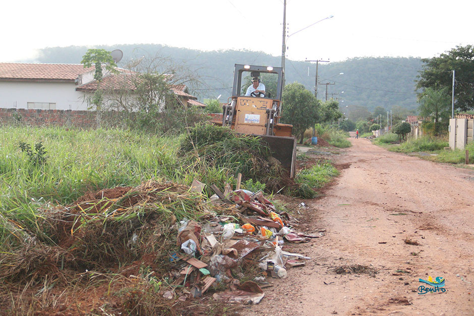 Prefeitura Inicia Ação de Limpeza em Bairros da Cidade