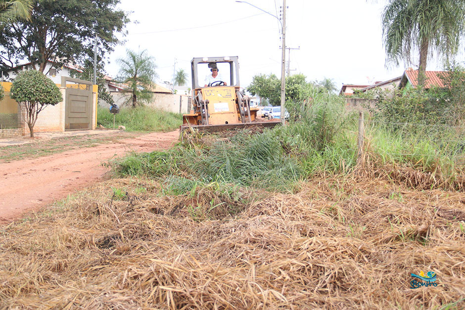 Prefeitura Inicia Ação de Limpeza em Bairros da Cidade