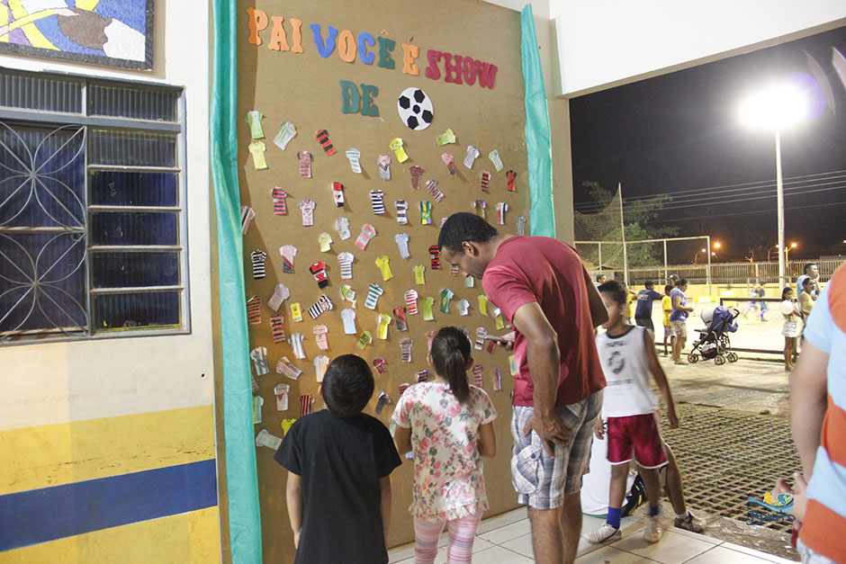 Escola Municipal Izaura Pinto Guimarães Realiza Festas em Homenagem aos Pais