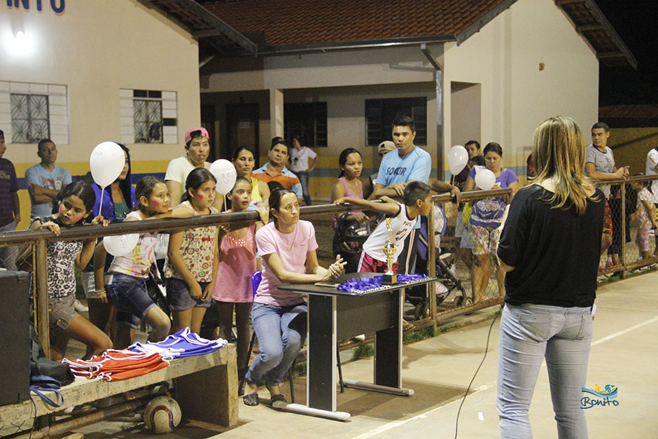 Escola Municipal Izaura Pinto Guimarães Realiza Festas em Homenagem aos Pais