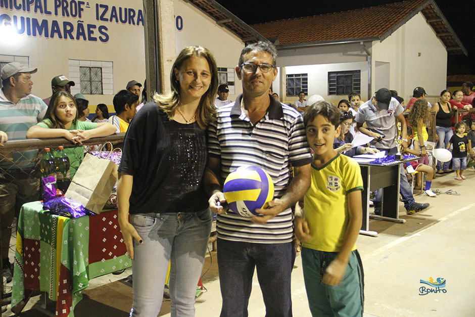 Escola Municipal Izaura Pinto Guimarães Realiza Festas em Homenagem aos Pais