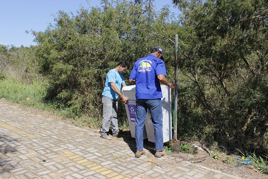 Prefeitura Faz Troca de Lixeiras em Pista de Caminhada