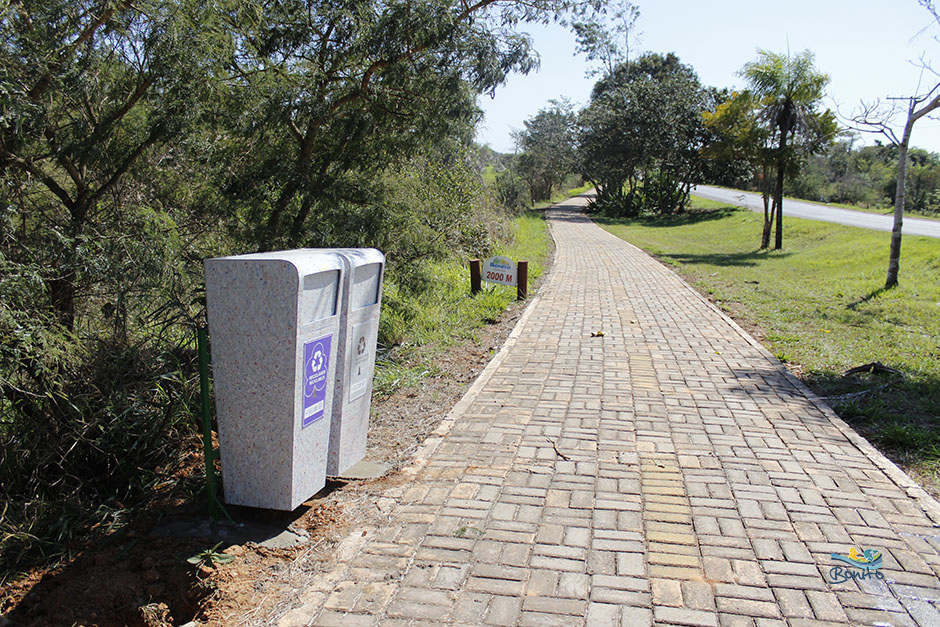 Prefeitura Faz Troca de Lixeiras em Pista de Caminhada