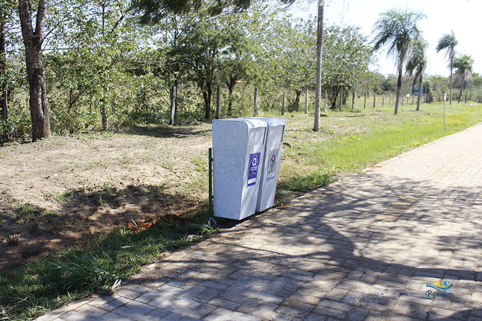 Prefeitura Faz Troca de Lixeiras em Pista de Caminhada