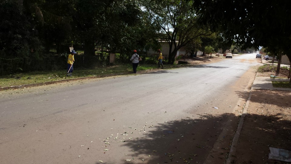 Prefeitura continua limpando a cidade