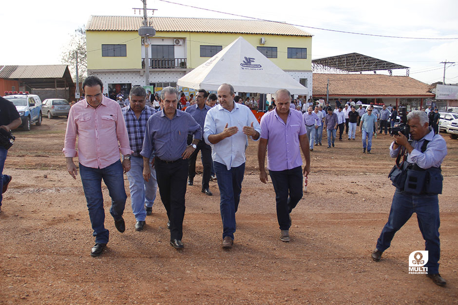 Prefeito Participa do Lançamento das Obras de Pavimentação Asfáltica do Distrito Águas do Miranda.