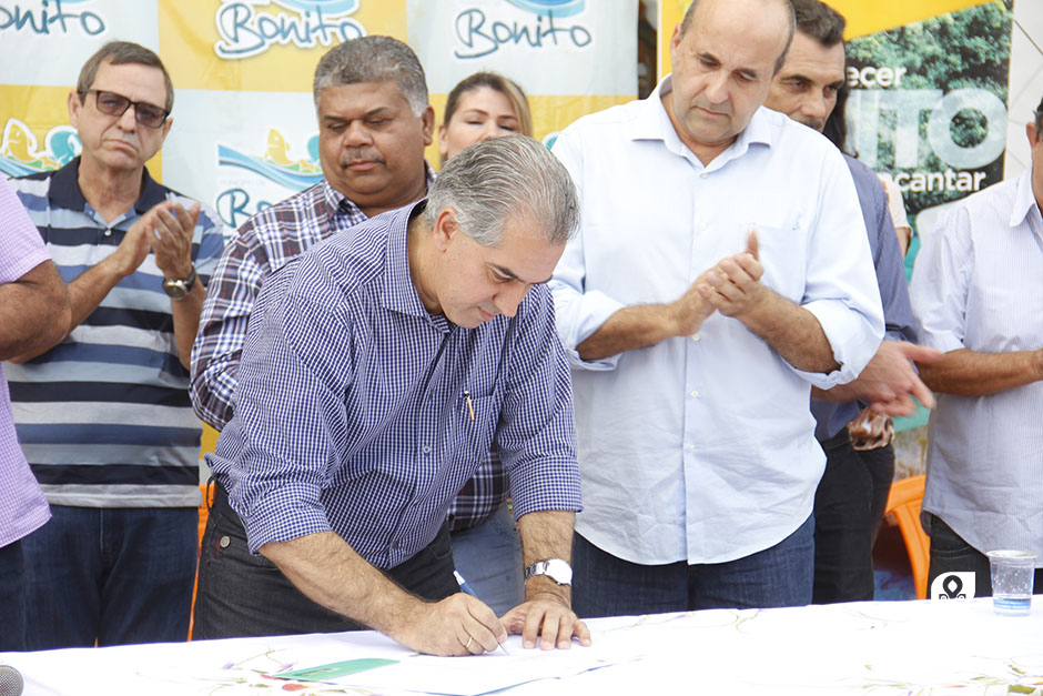 Prefeito Participa do Lançamento das Obras de Pavimentação Asfáltica do Distrito Águas do Miranda.
