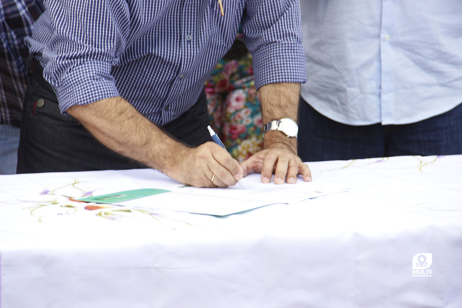 Prefeito Participa do Lançamento das Obras de Pavimentação Asfáltica do Distrito Águas do Miranda.