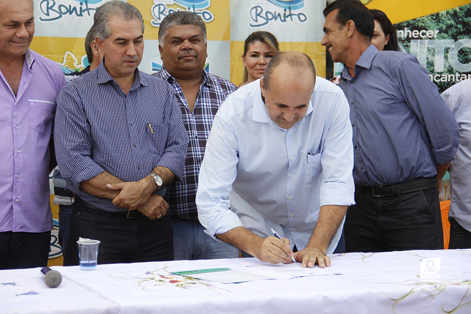 Prefeito Participa do Lançamento das Obras de Pavimentação Asfáltica do Distrito Águas do Miranda.