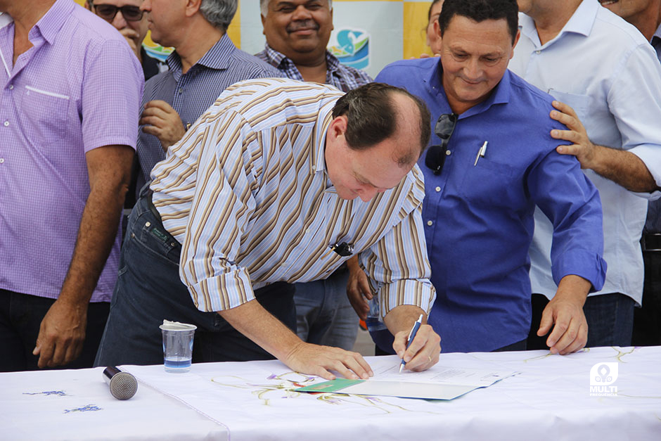 Prefeito Participa do Lançamento das Obras de Pavimentação Asfáltica do Distrito Águas do Miranda.