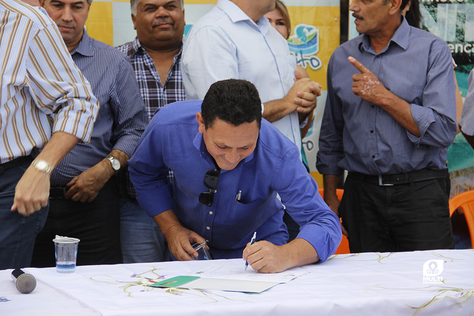 Prefeito Participa do Lançamento das Obras de Pavimentação Asfáltica do Distrito Águas do Miranda.