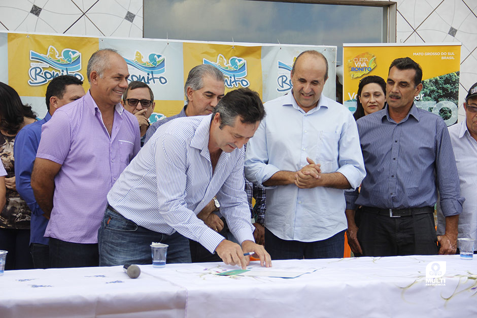 Prefeito Participa do Lançamento das Obras de Pavimentação Asfáltica do Distrito Águas do Miranda.