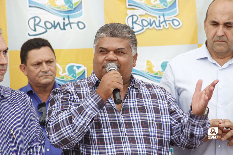 Prefeito Participa do Lançamento das Obras de Pavimentação Asfáltica do Distrito Águas do Miranda.