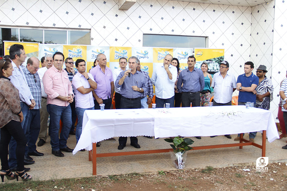 Prefeito Participa do Lançamento das Obras de Pavimentação Asfáltica do Distrito Águas do Miranda.