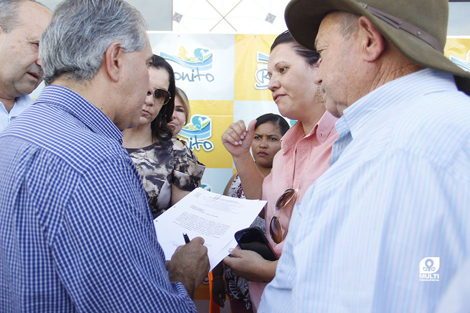 Prefeito Participa do Lançamento das Obras de Pavimentação Asfáltica do Distrito Águas do Miranda.