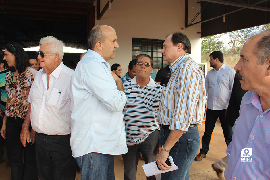 Prefeito Participa do Lançamento das Obras de Pavimentação Asfáltica do Distrito Águas do Miranda.