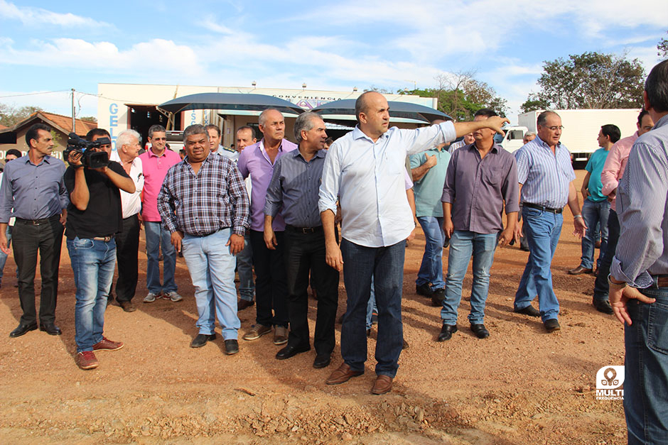 Prefeito Participa do Lançamento das Obras de Pavimentação Asfáltica do Distrito Águas do Miranda.