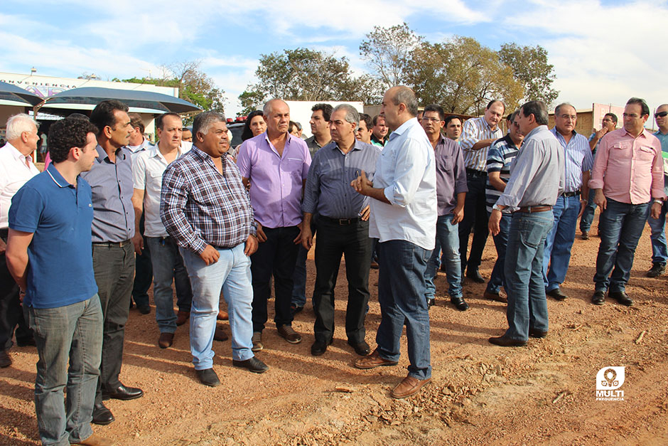 Prefeito Participa do Lançamento das Obras de Pavimentação Asfáltica do Distrito Águas do Miranda.