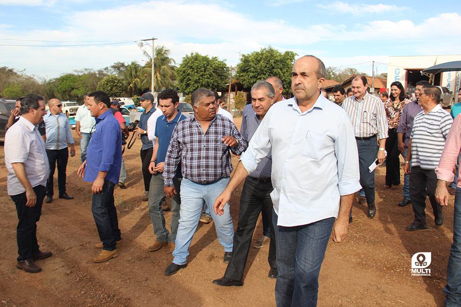 Prefeito Participa do Lançamento das Obras de Pavimentação Asfáltica do Distrito Águas do Miranda.