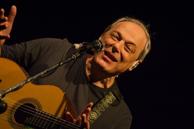 Toquinho encanta Bonito com bossa nova,