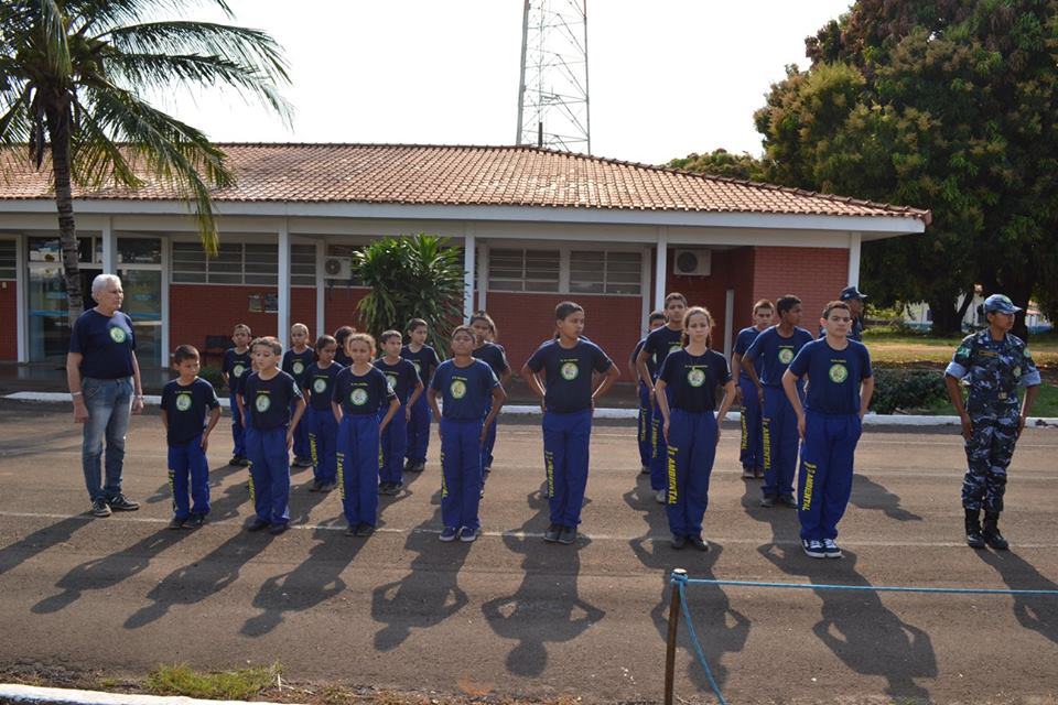 Projeto Mirim Ambiental de Bonito realizou apresentações, em Jardim, em homenagem ao Dia do Soldado