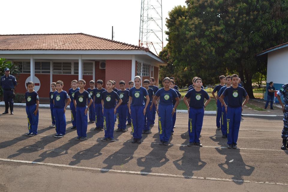 Projeto Mirim Ambiental de Bonito realizou apresentações, em Jardim, em homenagem ao Dia do Soldado