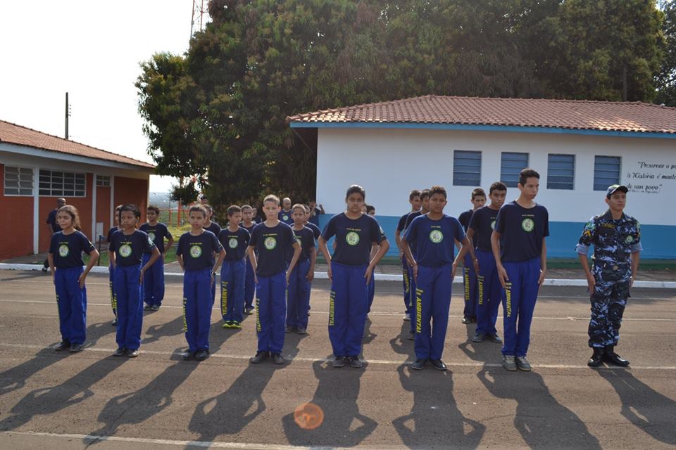 Projeto Mirim Ambiental de Bonito realizou apresentações, em Jardim, em homenagem ao Dia do Soldado