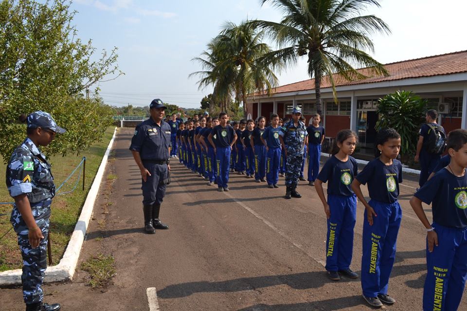 Projeto Mirim Ambiental de Bonito realizou apresentações, em Jardim, em homenagem ao Dia do Soldado