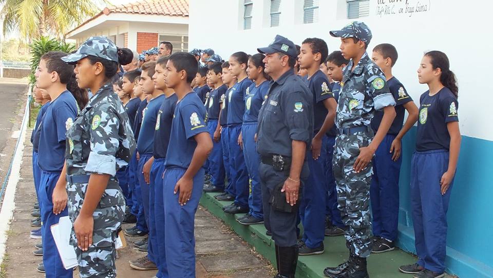 Projeto Mirim Ambiental de Bonito realizou apresentações, em Jardim, em homenagem ao Dia do Soldado