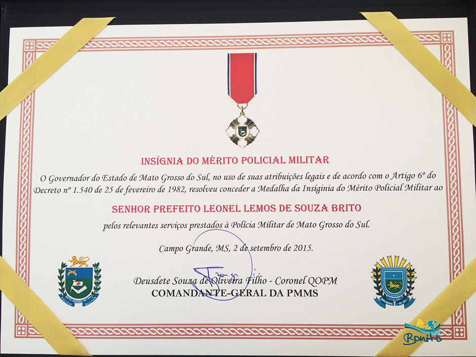 Prefeito de Bonito é condecorado com medalha em ato festivo dos 180 anos da PMMS
