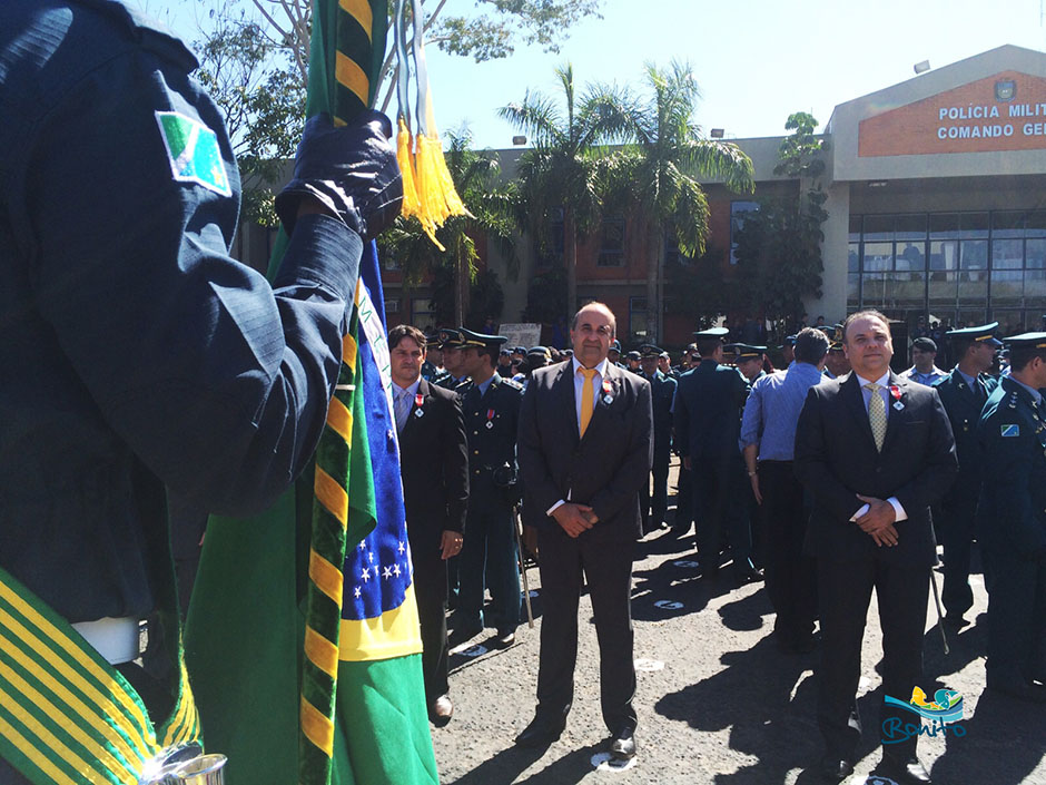 Prefeito de Bonito é condecorado com medalha em ato festivo dos 180 anos da PMMS