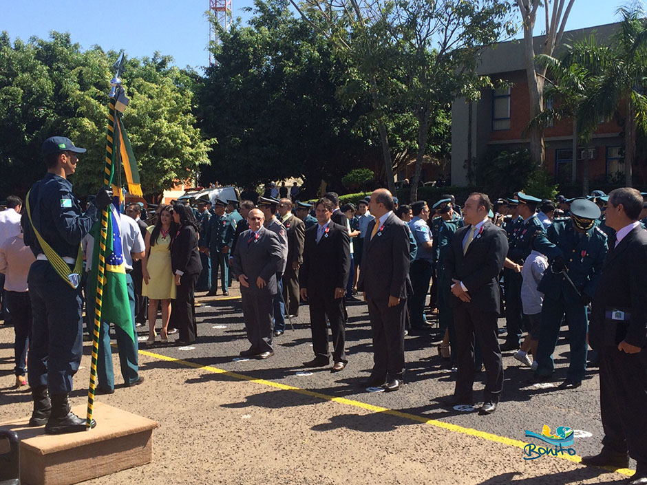Prefeito de Bonito é condecorado com medalha em ato festivo dos 180 anos da PMMS