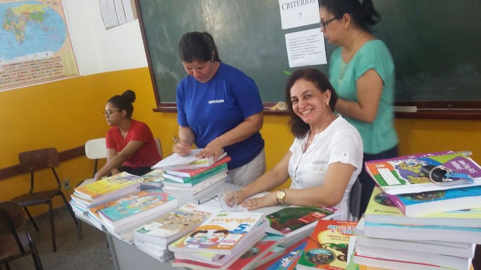 Professores das Escolas municipais de Bonito participam da escolha dos livros didáticos para 2016