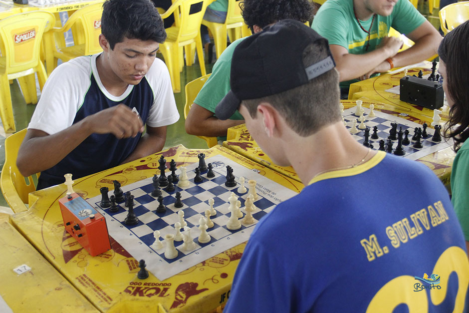 Atletas disputam as competições de xadrez, dama e tênis de mesa nos Jogos Escolares de Bonito