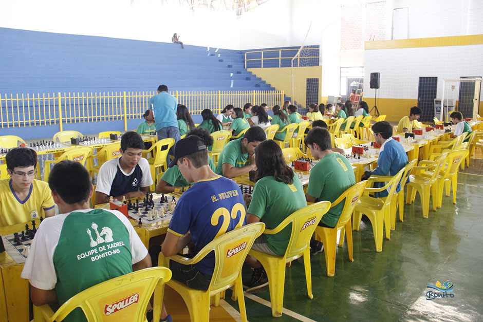 Atletas disputam as competições de xadrez, dama e tênis de mesa nos Jogos Escolares de Bonito