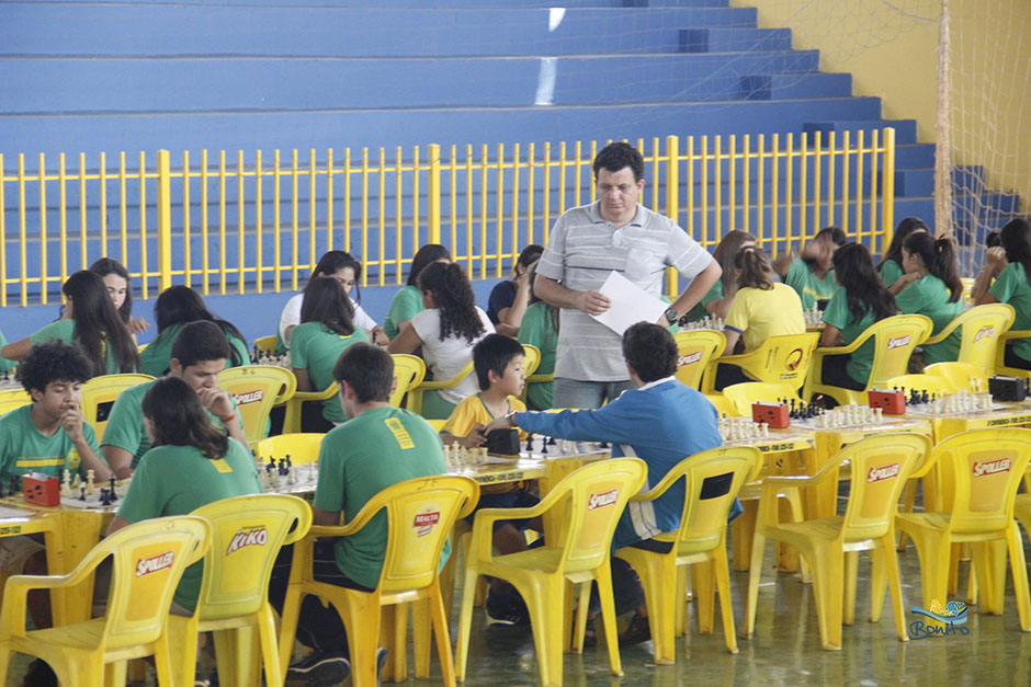 Atletas disputam as competições de xadrez, dama e tênis de mesa nos Jogos Escolares de Bonito