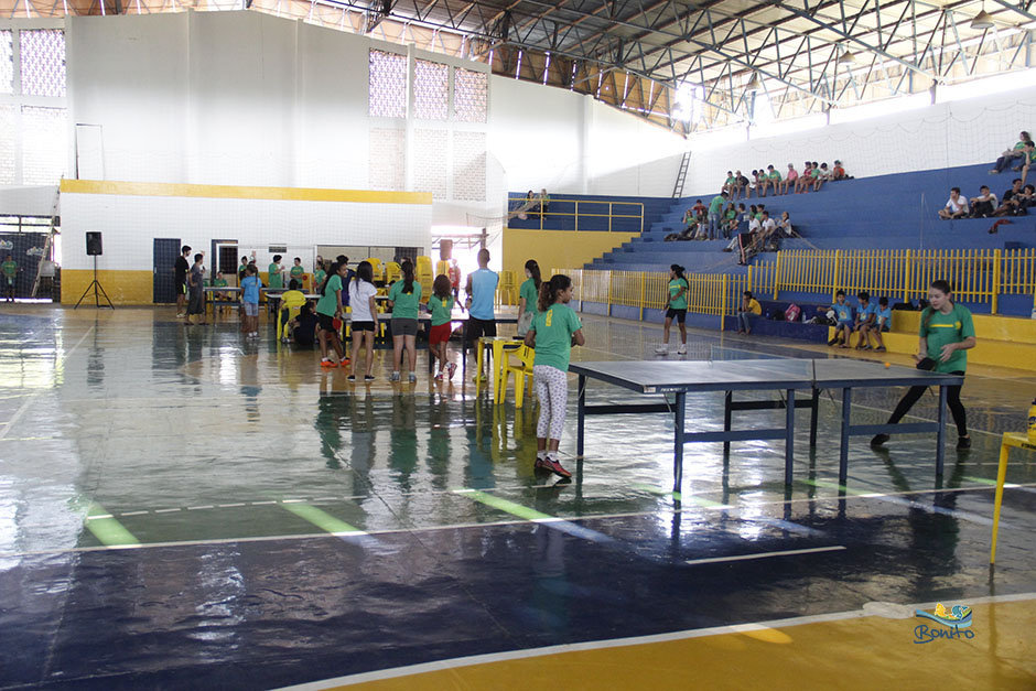 Atletas disputam as competições de xadrez, dama e tênis de mesa nos Jogos Escolares de Bonito