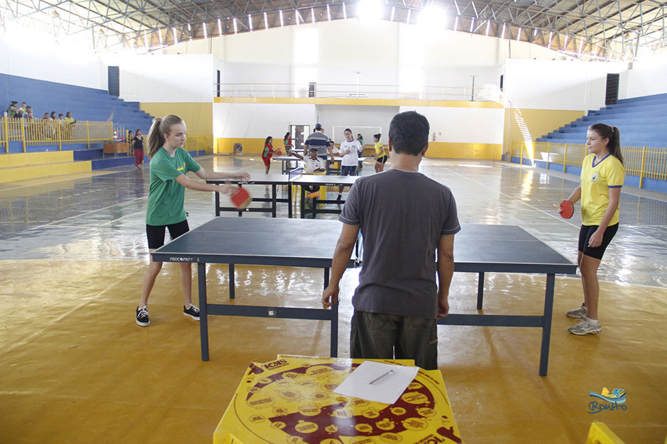Atletas disputam as competições de xadrez, dama e tênis de mesa nos Jogos Escolares de Bonito