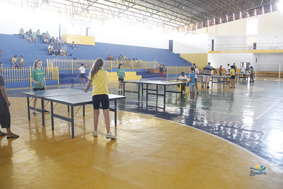 Atletas disputam as competições de xadrez, dama e tênis de mesa nos Jogos Escolares de Bonito