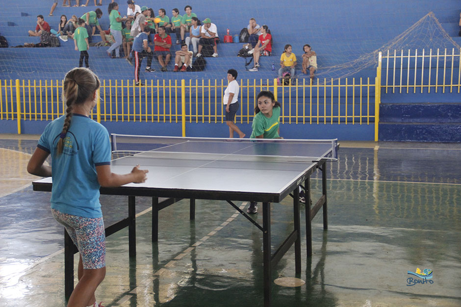 Atletas disputam as competições de xadrez, dama e tênis de mesa nos Jogos Escolares de Bonito