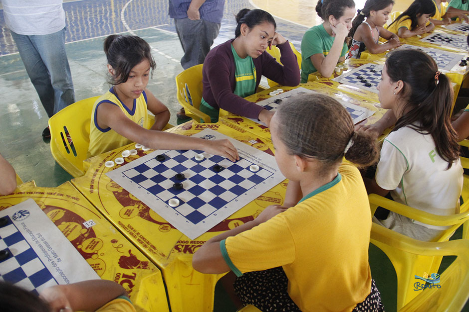 Atletas disputam as competições de xadrez, dama e tênis de mesa nos Jogos Escolares de Bonito