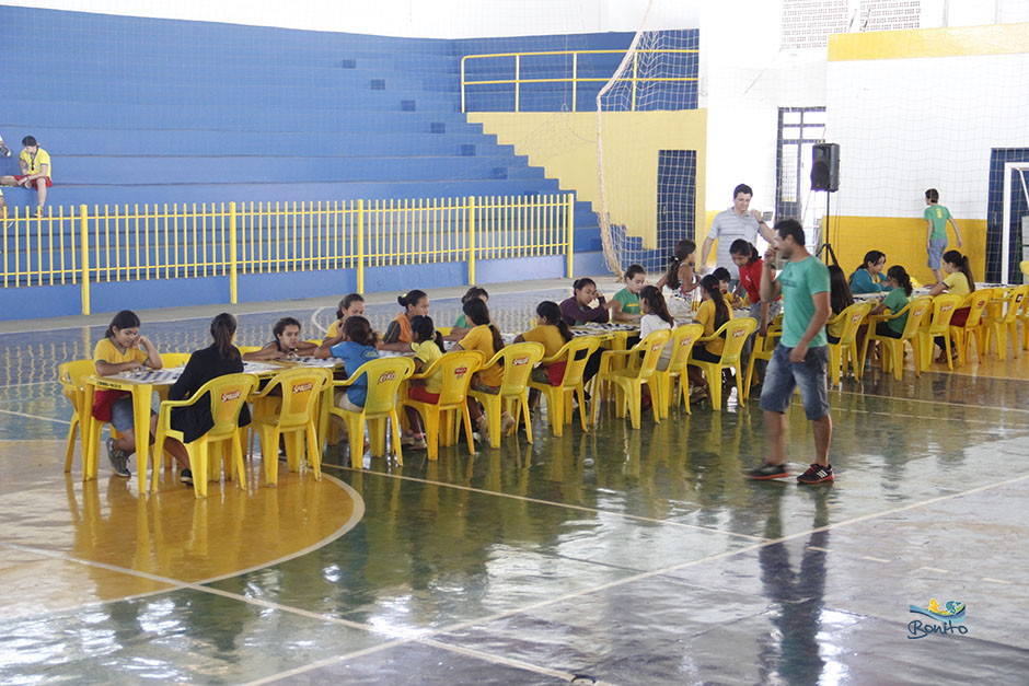 Atletas disputam as competições de xadrez, dama e tênis de mesa nos Jogos Escolares de Bonito