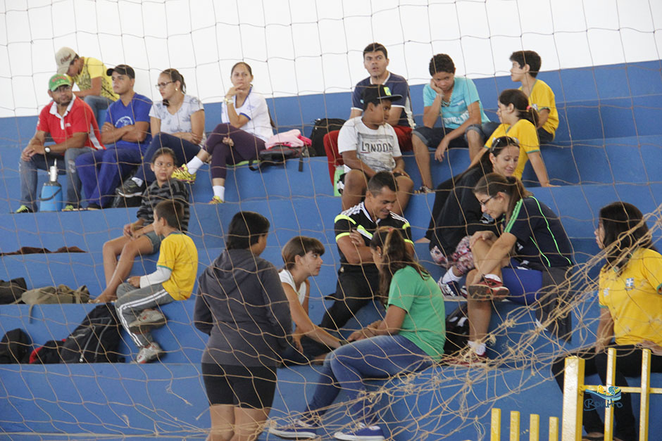 Atletas disputam as competições de xadrez, dama e tênis de mesa nos Jogos Escolares de Bonito