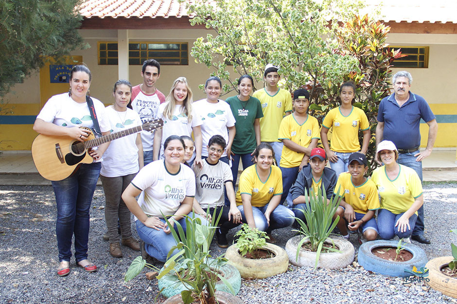 Prefeitura de Bonito entrega mudas e divulga Plano Municipal de Arborização Urbana em comemoração ao Dia da Árvore