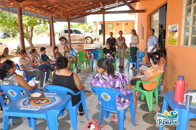 Secretaria Municipal de Turismo e SEBRAE realizam curso de atendimento no Distrito Águas